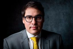 Dr. Artur Siqueira