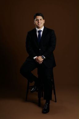 Dr. Eryck Garate