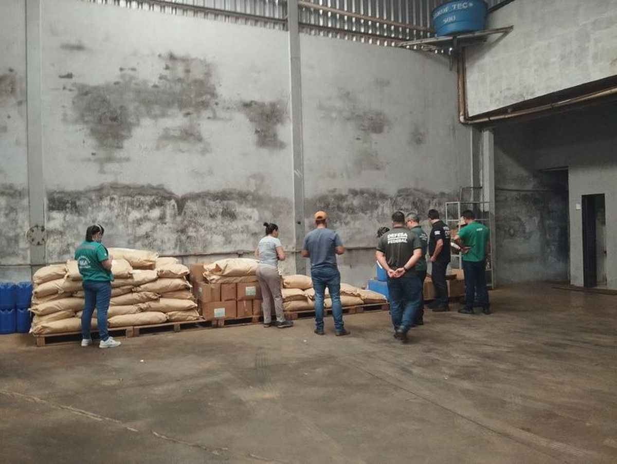 Mapa apreende mais defensivos agrícolas irregulares e interdita fábrica de fertilizantes em Minas Gerais